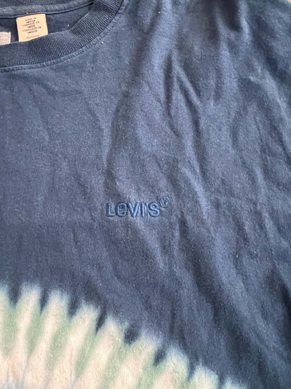 Levi's Vintage Fit Shirt - Picture 2 of 4